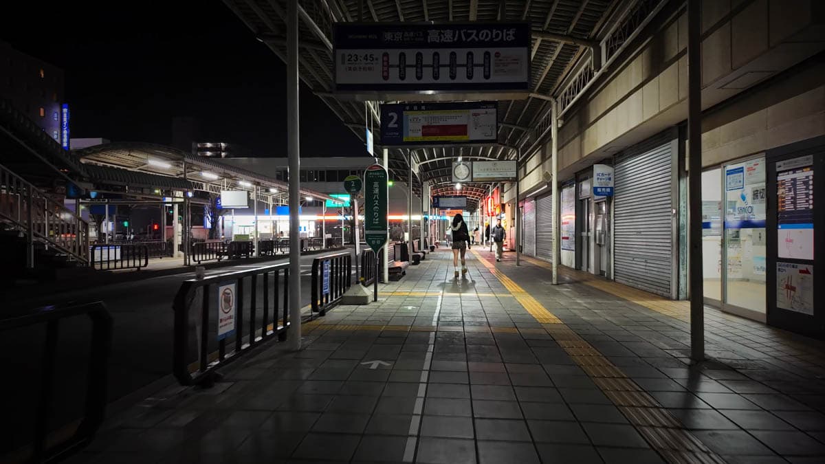 【Kuwana Station / Night Walk】(Kuwana, Mie) A Station Plaza with a Famous Abandoned Building