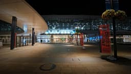 【富山駅 / 夜の散歩】（富山県富山市）駅前広場と飲食店街の明かり