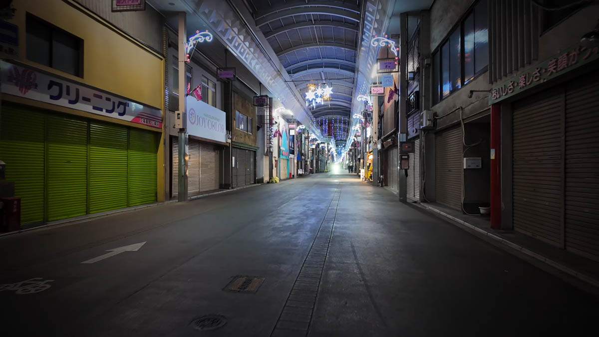 【大宮駅 / 夜の散歩】（京都府京都市）四条大宮の交差点と静かなアーケードの夜