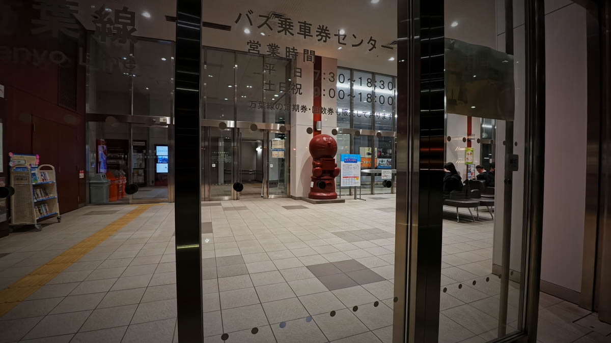【高岡駅 / 夜の繁華街】（富山県高岡市）深夜の商店街と万葉線